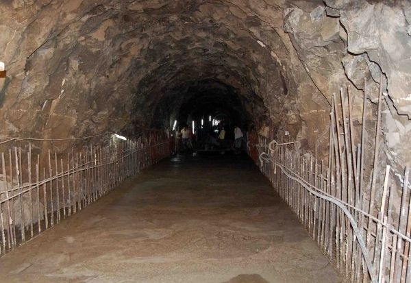 Tunnel 1